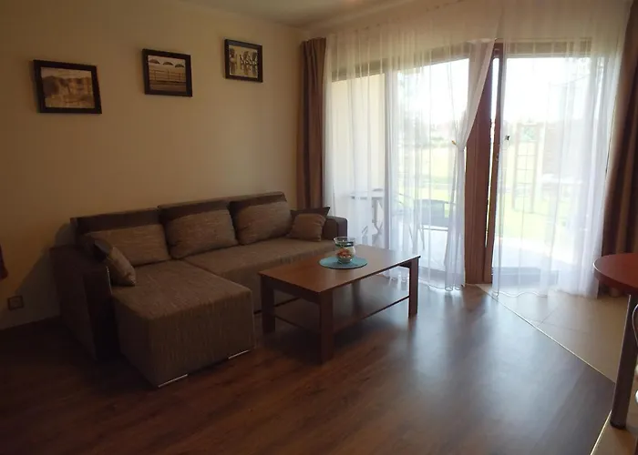 Laura - Nad Morzem 4*