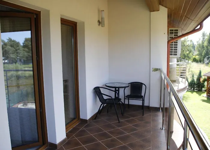 Laura - Nad Morzem 4*